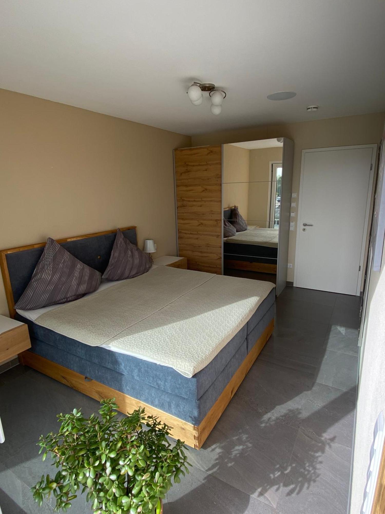Penthouse Apartment Mit Alpenblick Friedrichshafen Eksteriør bilde