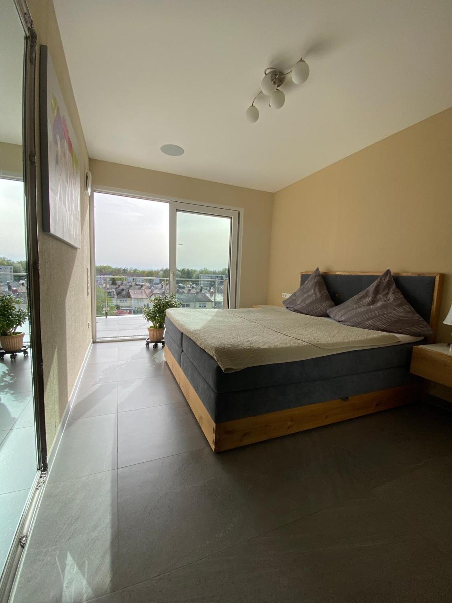 Penthouse Apartment Mit Alpenblick Friedrichshafen Eksteriør bilde