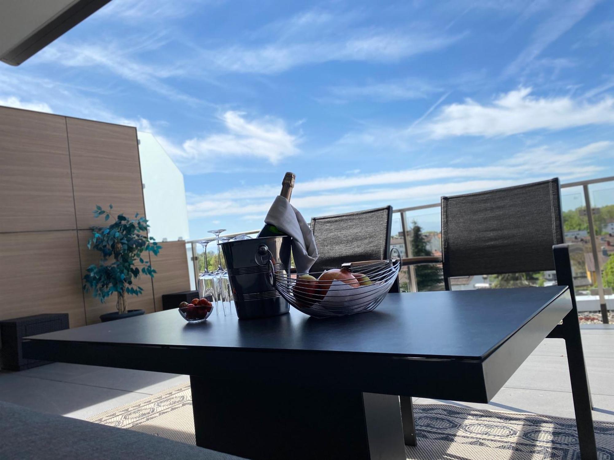 Penthouse Apartment Mit Alpenblick Friedrichshafen Eksteriør bilde